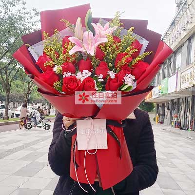 阳江19朵红玫瑰百合，与你幸福前行