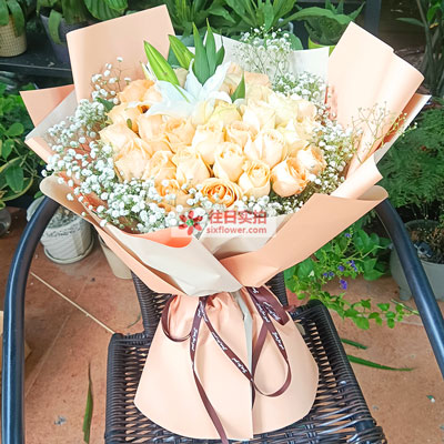阳江33朵香槟玫瑰百合，心里永远是你